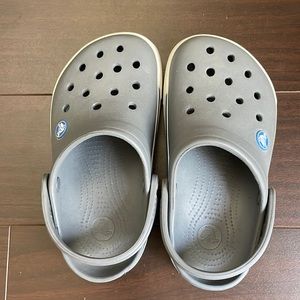 Youth crocs